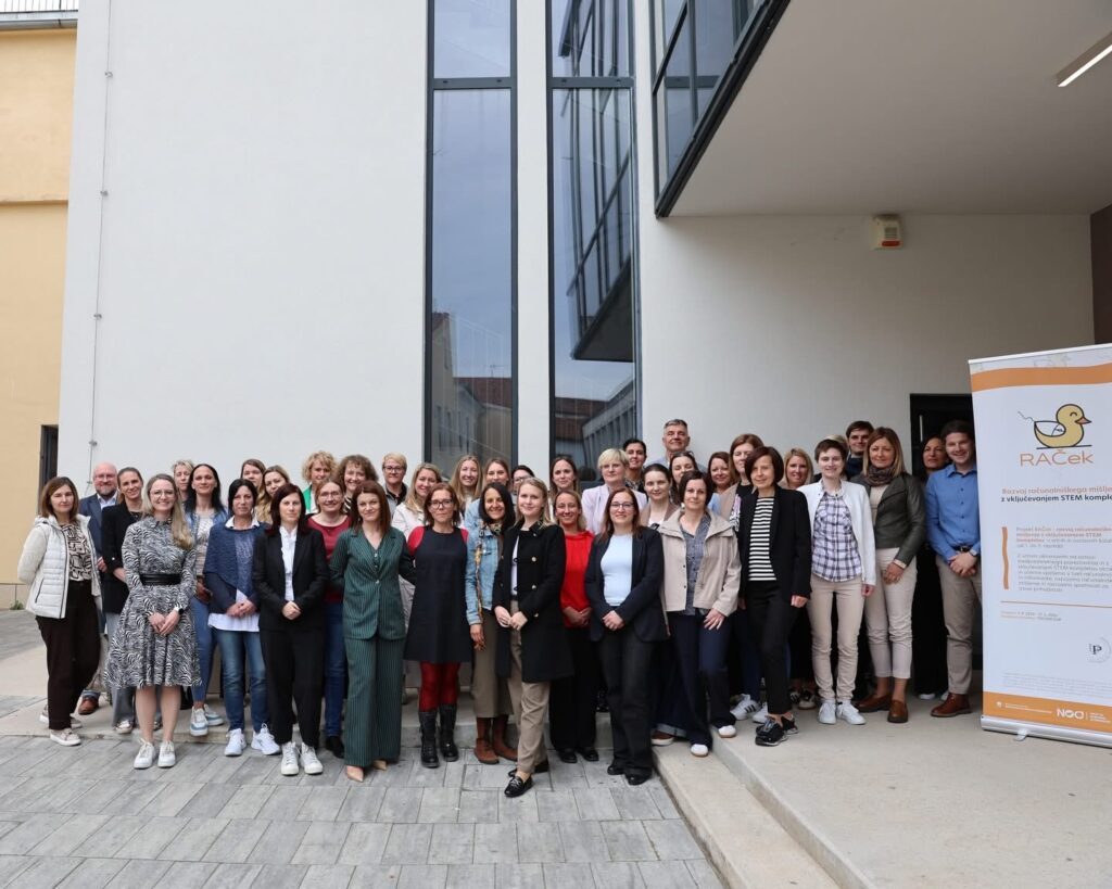 Udelezenci zakljucne konference projekta RACek