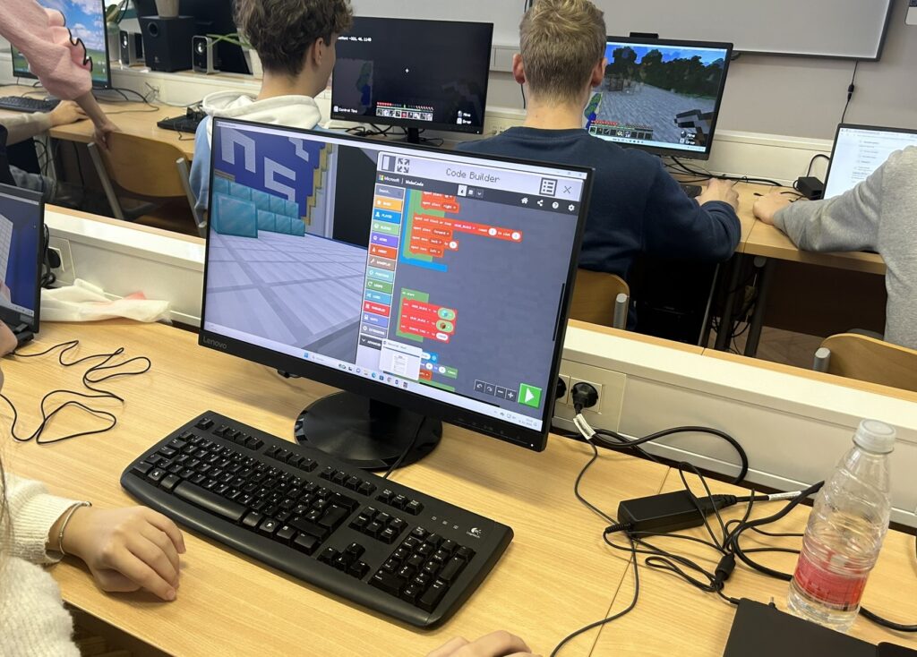 Programiranje z delčki v Minecraftu