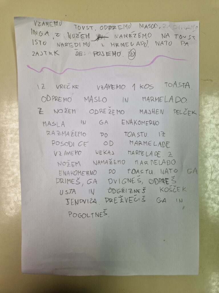 Popravljeno navodilo za toast kruhek z maslom in marmelado.